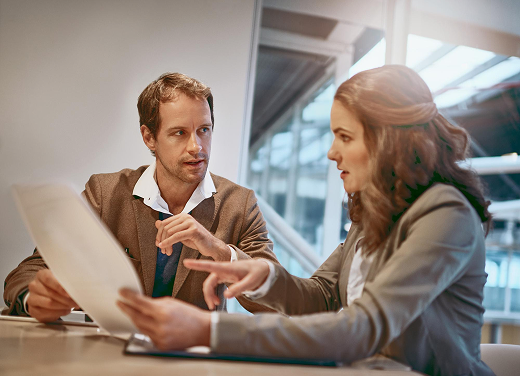 Experts comptables en discussion